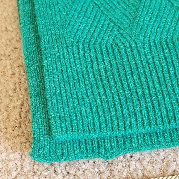 NWT Talbots Kelly Green Cashmere Scarf - Picture 3 of 6